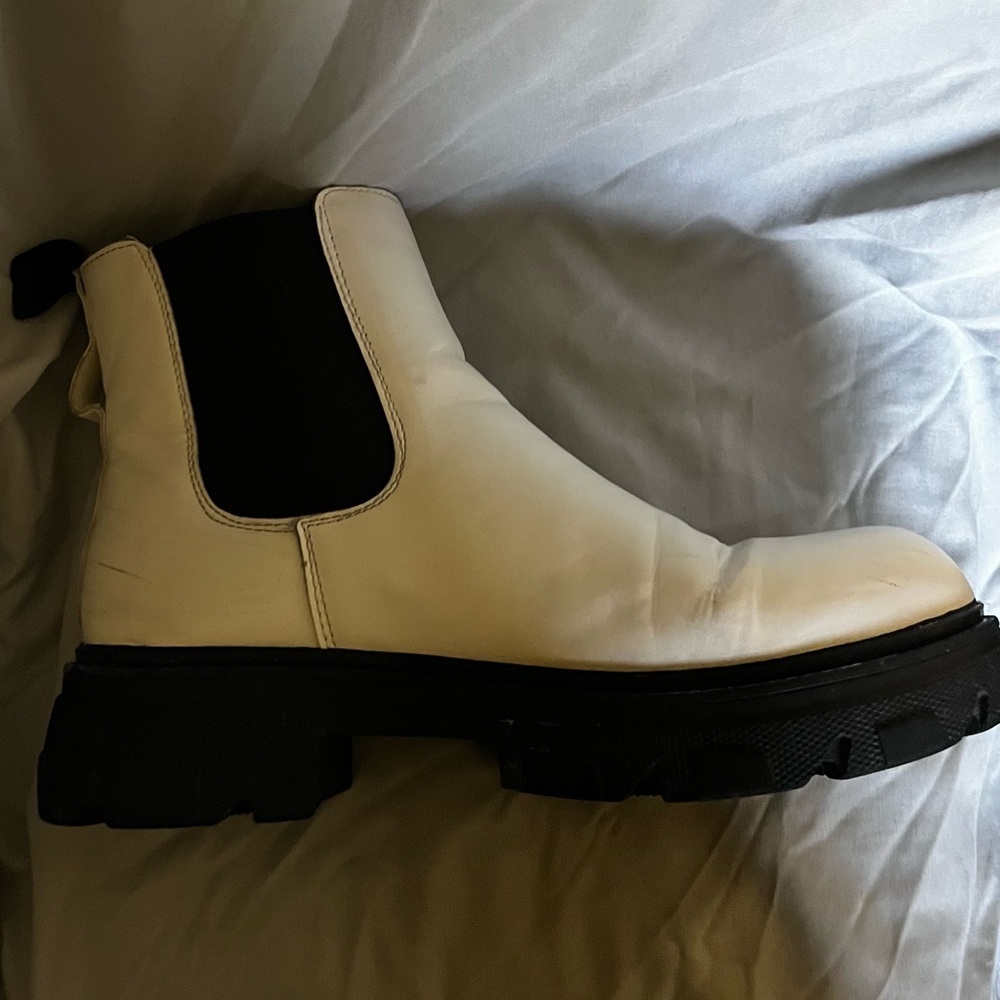 CLOVER~CUSHIONAIRE~WHITE/BLACK~ANKLE BOOTS~8.5 - Picture 6 of 13
